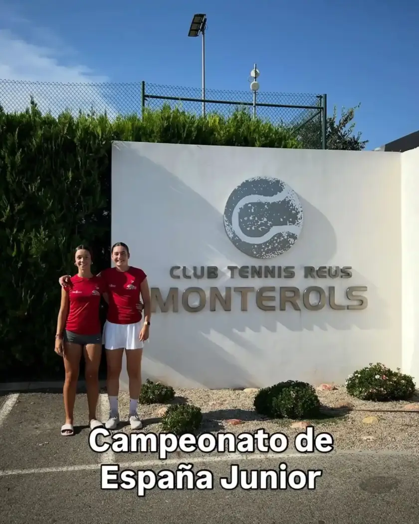 Tenistas de TC Cerro Fontellas en el Campeonato de España Junior