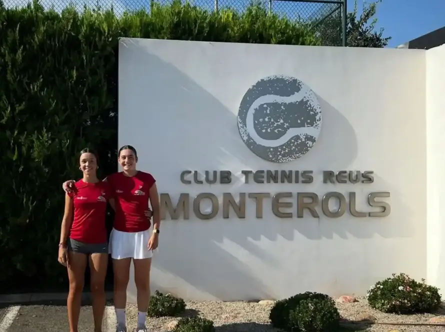 Tenistas de TC Cerro Fontellas en el Campeonato de España Junior
