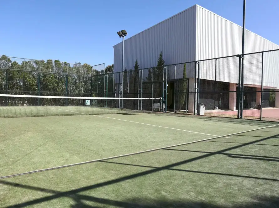 Pistas de padel exterior y cubierta del TC Cerro Fontellas